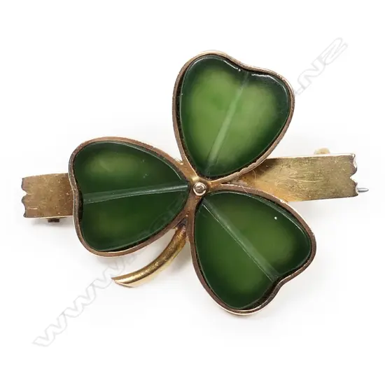 John Hislop (Dunedin) 15ct gold greenstone and gold clover brooch,